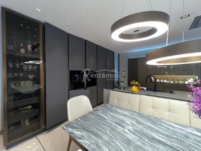 Casa de 4 alcobas en venta en El Poblado, Medellín, 251 m² · foto 6 de 24