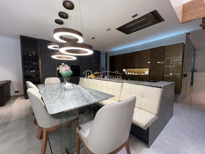 Casa de 4 alcobas en venta en El Poblado, Medellín, 251 m² · foto 7 de 24
