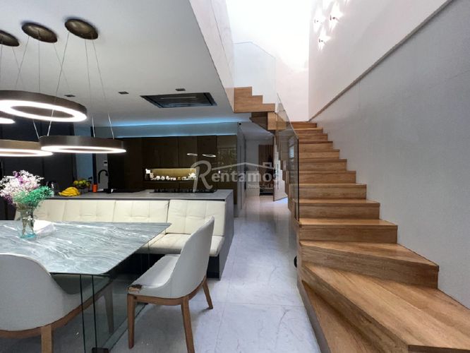 Casa de 4 alcobas en venta en El Poblado, Medellín, 251 m² · foto 11 de 24