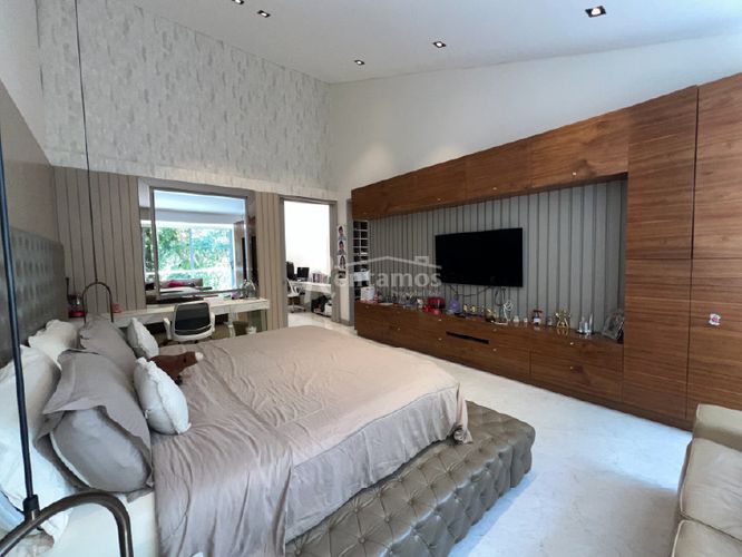 Casa de 4 alcobas en venta en El Poblado, Medellín, 251 m² · foto 13 de 24