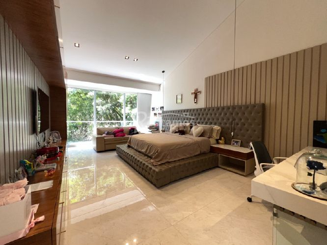 Casa de 4 alcobas en venta en El Poblado, Medellín, 251 m² · foto 14 de 24