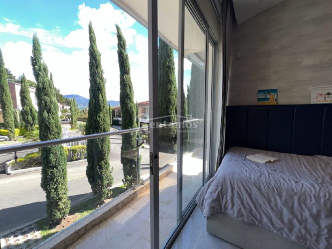 Casa de 4 alcobas en venta en El Poblado, Medellín, 251 m² · foto 17 de 24