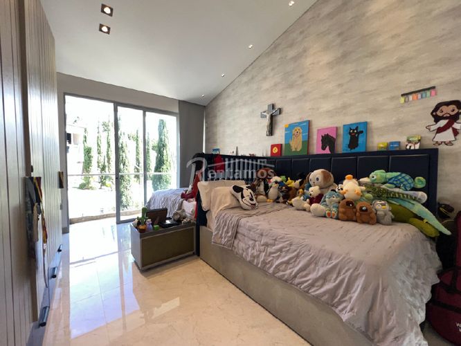 Casa de 4 alcobas en venta en El Poblado, Medellín, 251 m² · foto 18 de 24