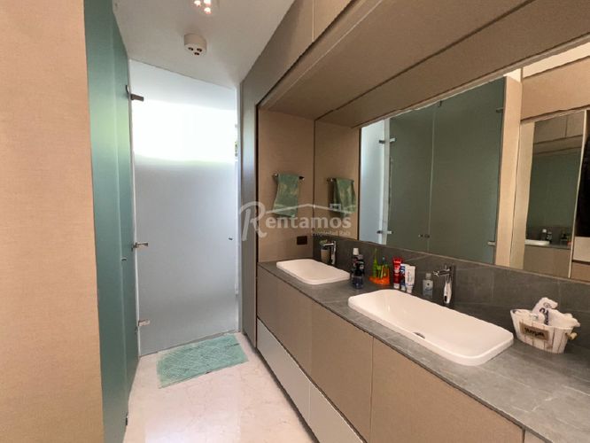 Casa de 4 alcobas en venta en El Poblado, Medellín, 251 m² · foto 23 de 24