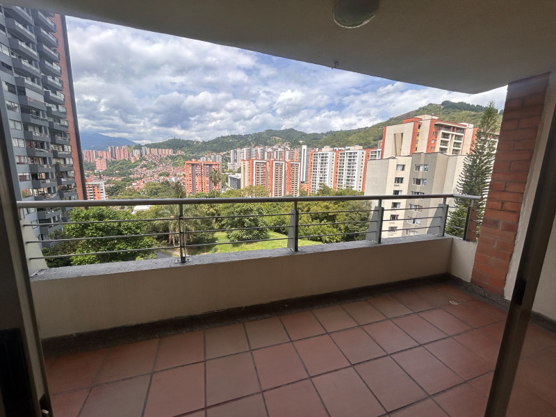 Apartamento en venta en Loma de los bernal, Medellín 4