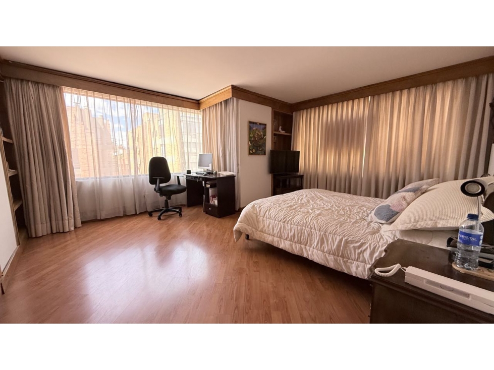Apartamento en venta en La Carolina, Bogotá · foto 4 de 13