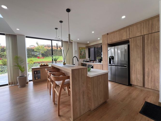 Casa de 3 alcobas en venta en Loma Del Chocho, Envigado, 414 m² · foto 6 de 18