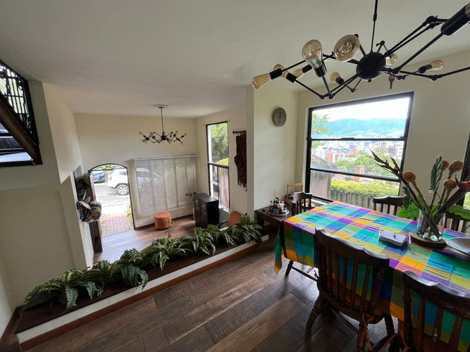 Casa de 4 alcobas en venta en El Castillo, Medellín, 260 m² · foto 14 de 22
