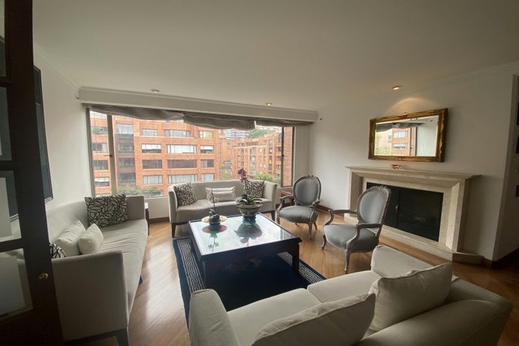 Apartamento de 2 alcobas en venta en La Candelaria, Bogotá, 198 m² · foto 2 de 10
