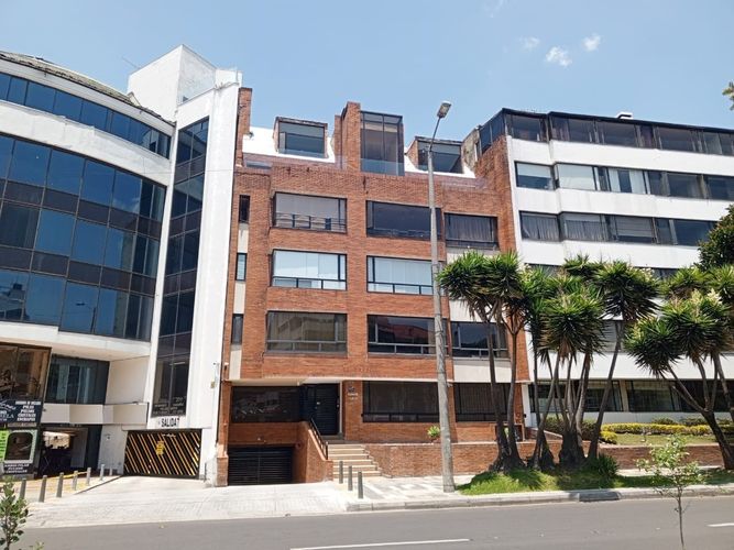 Apartamento de 3 alcobas en venta en Santa Barbara, Bogotá, 145 m² · foto 2 de 19