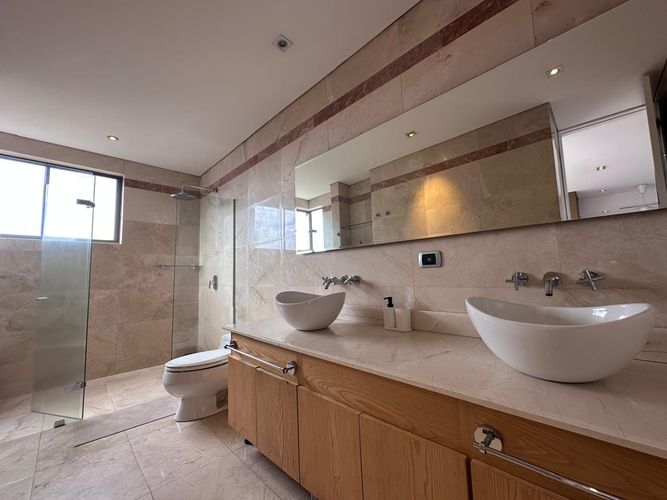 Apartamento de 3 alcobas en arriendo en El Poblado, Medellín, 220 m² · foto 18 de 20