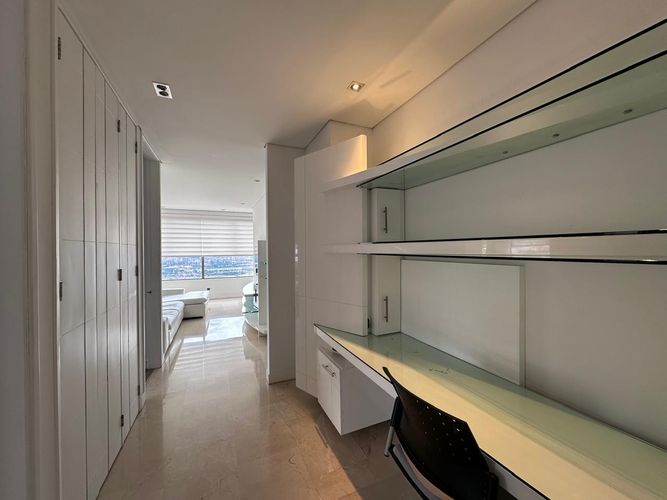 Apartamento de 3 alcobas en arriendo en El Poblado, Medellín, 220 m² · foto 7 de 20