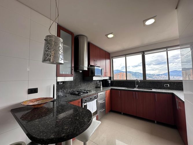Apartamento de 3 alcobas en arriendo en El Poblado, Medellín, 220 m² · foto 5 de 20