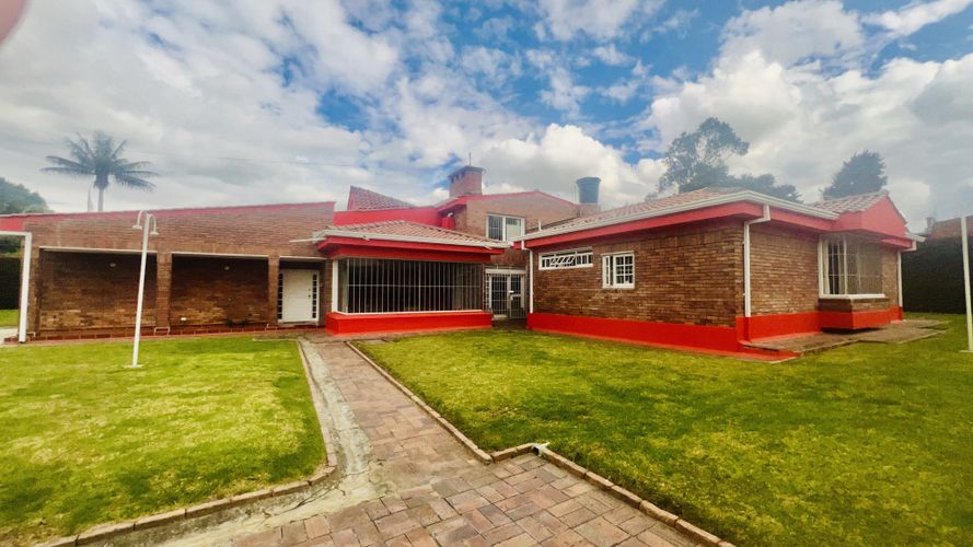 Casa de 5 alcobas en venta en Guaymaral, Bogotá, 486 m² · foto 2 de 24