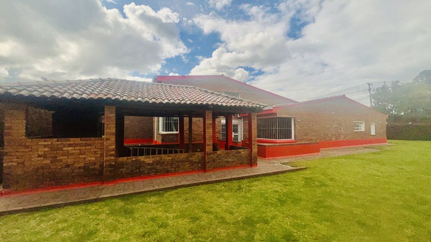 Casa de 5 alcobas en venta en Guaymaral, Bogotá, 486 m² · foto 3 de 24