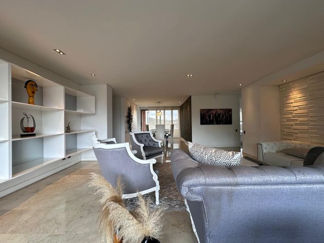 Apartamento de 3 alcobas en arriendo en El Poblado, Medellín, 220 m² · foto 4 de 20