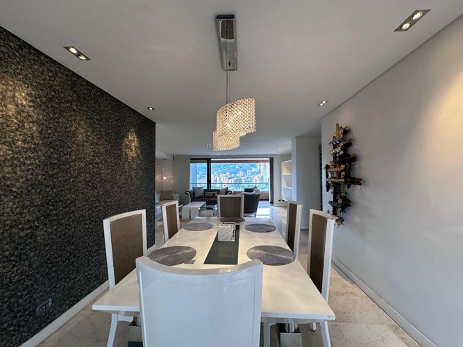 Apartamento de 3 alcobas en arriendo en El Poblado, Medellín, 220 m² · foto 3 de 20