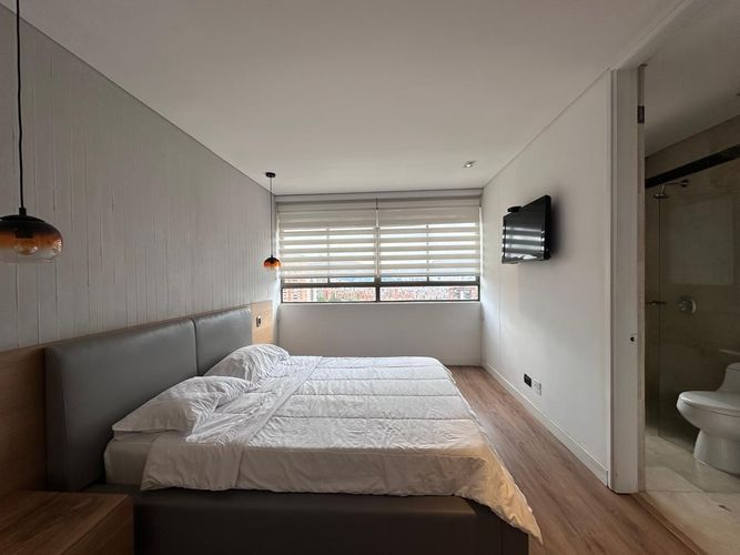 Apartamento de 3 alcobas en arriendo en El Poblado, Medellín, 220 m² · foto 12 de 20