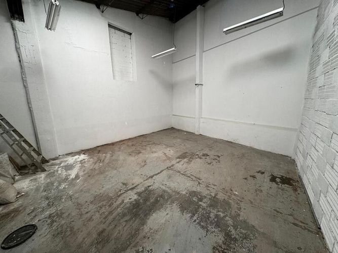 Oficina en arriendo en Simon Bolivar, Envigado, 651 m² · foto 5 de 12
