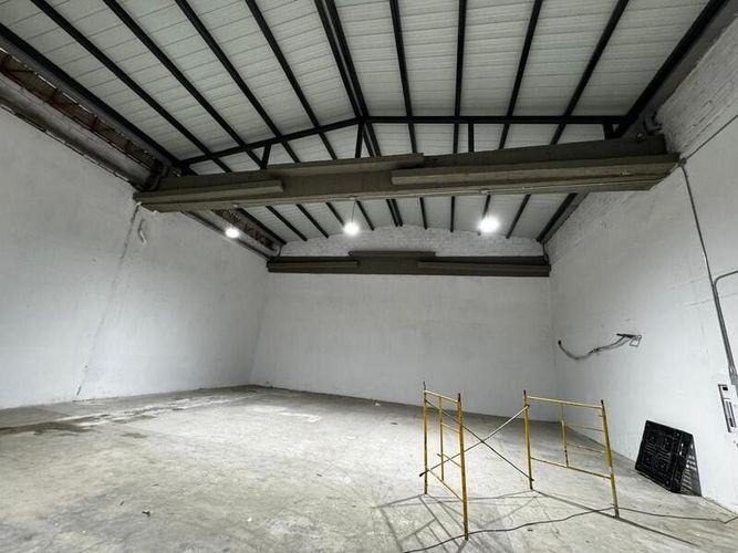 Oficina en arriendo en Simon Bolivar, Envigado, 651 m² · foto 3 de 12