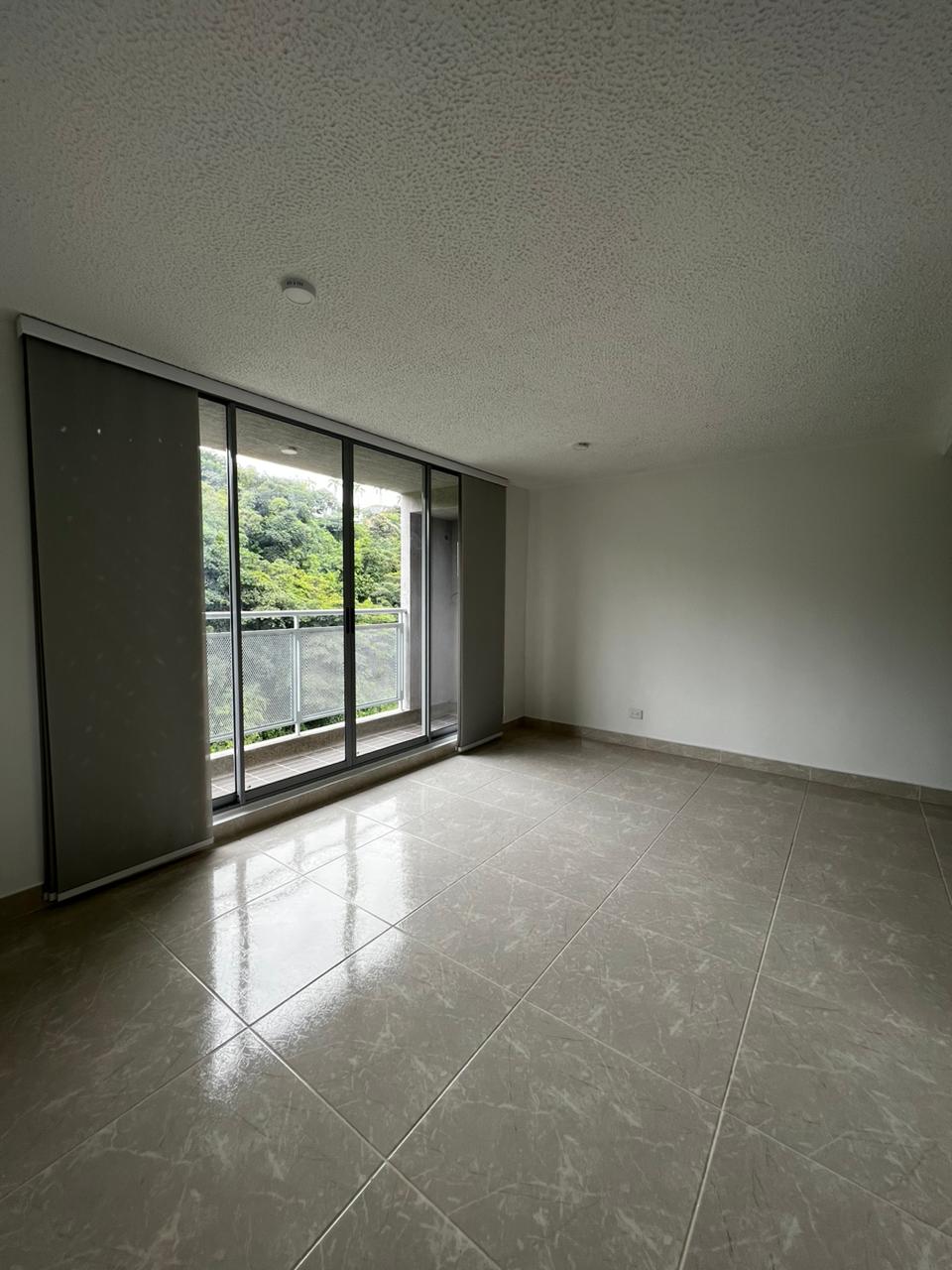 Apartamento en venta en El Poblado Ii Etapa, Pereira · foto 2 de 15