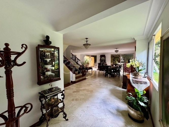 Casa de 3 alcobas en venta en Castropol, Medellín, 470 m² · foto 2 de 24