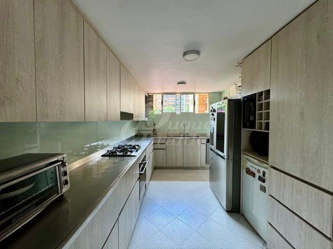 Casa de 3 alcobas en venta en Castropol, Medellín, 470 m² · foto 6 de 24