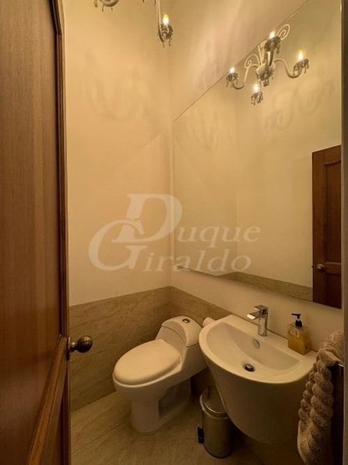 Casa de 3 alcobas en venta en Castropol, Medellín, 470 m² · foto 10 de 24