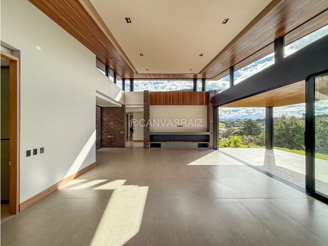 Casa de 4 alcobas en venta en Quirama, El Carmen de Viboral, 338 m² · foto 2 de 18
