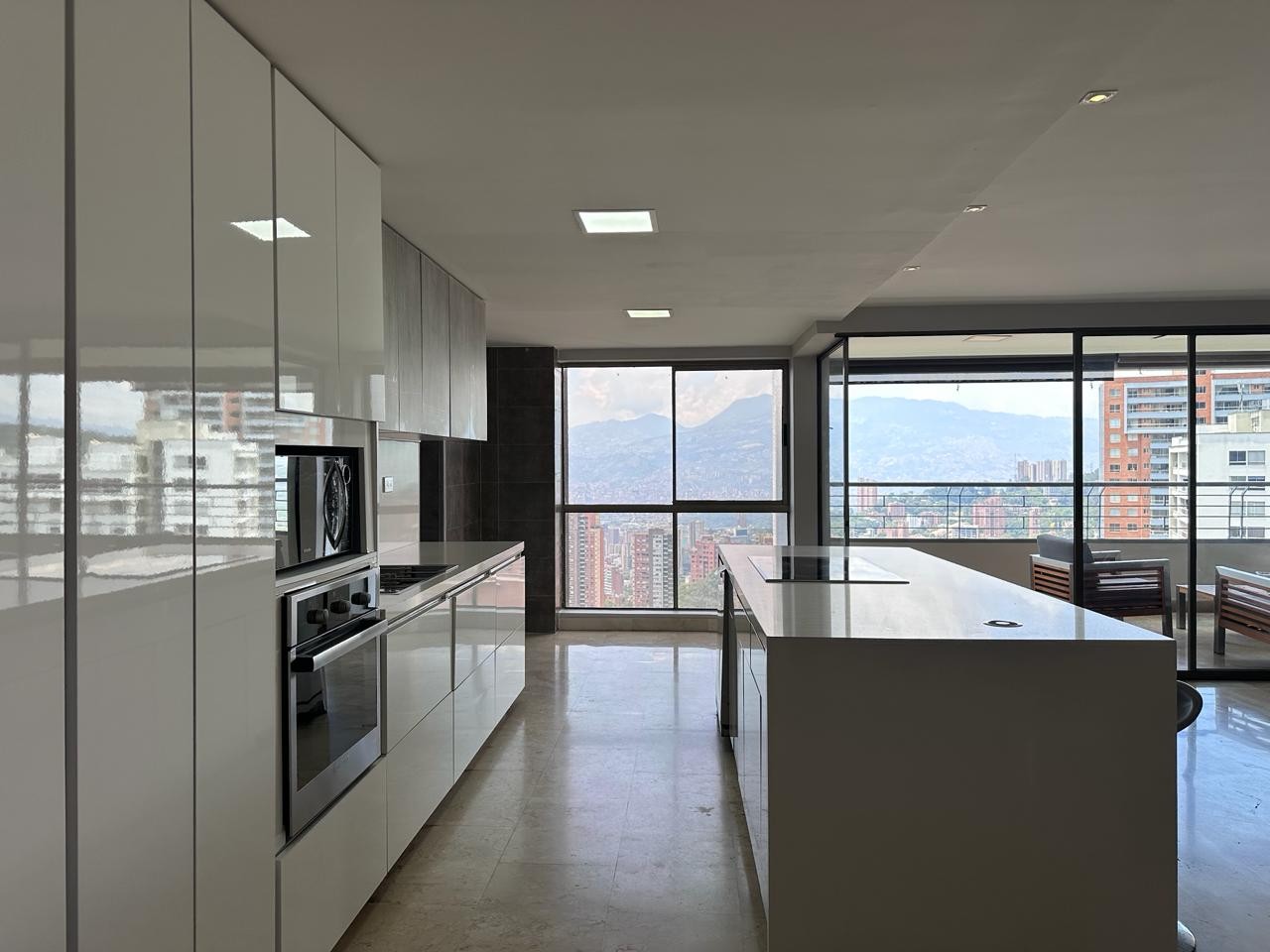Apartamento en arriendo en El Poblado, Medellín · foto 5 de 18