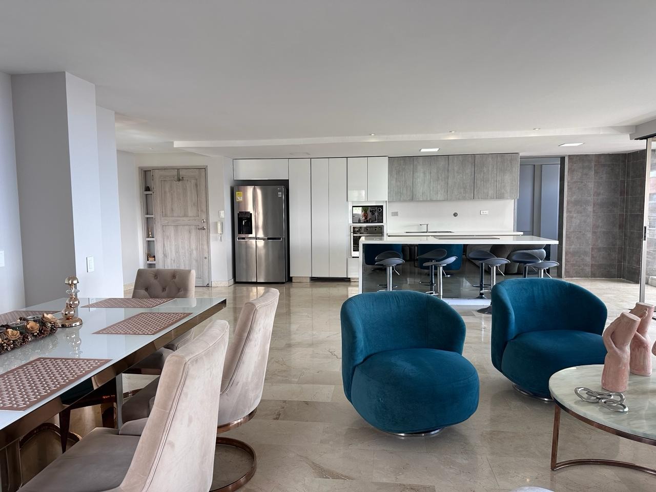 Apartamento en arriendo en El Poblado, Medellín · foto 2 de 18