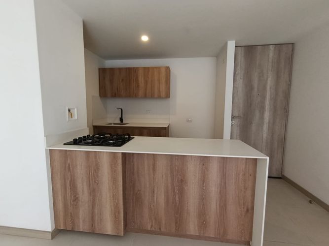 Apartamento de 2 alcobas en arriendo en El Poblado, Medellín, 75 m² · foto 4 de 13