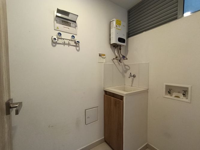Apartamento de 2 alcobas en arriendo en El Poblado, Medellín, 75 m² · foto 6 de 13