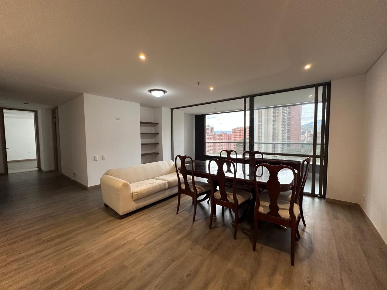 Apartamento en arriendo en El Poblado, Medellín · foto 2 de 20