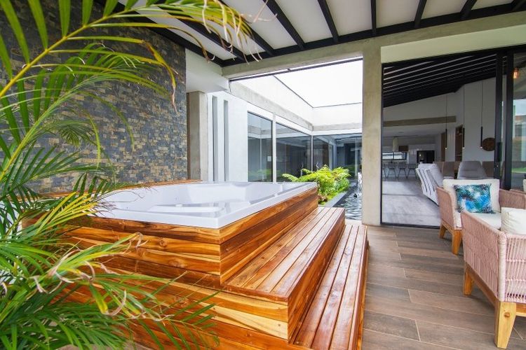 Casa de 4 alcobas en arriendo en Llano Grande, Rionegro, 1850 m² · foto 2 de 23