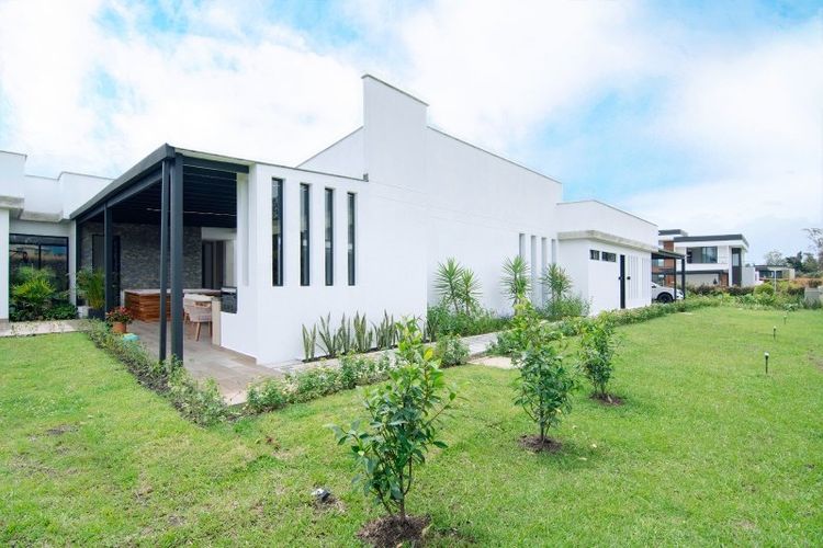 Casa de 4 alcobas en arriendo en Llano Grande, Rionegro, 1850 m² · foto 4 de 23