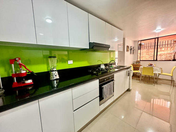 Apartamento de 2 alcobas en venta en Santa Barbara Occidental, Bogotá, 207 m² · foto 7 de 17