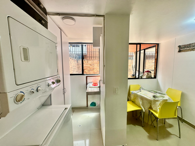 Apartamento de 2 alcobas en venta en Santa Barbara Occidental, Bogotá, 207 m² · foto 8 de 17