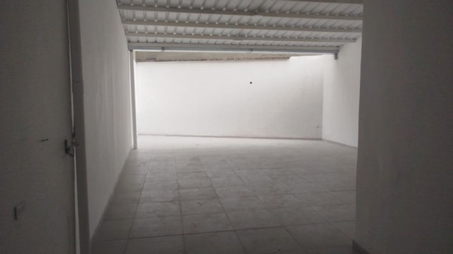Local en arriendo en Las Acacias, Medellín, 130 m² · foto 2 de 4