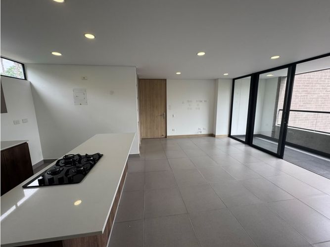 Apartamento de 3 alcobas en arriendo en El Poblado, Medellín, 130 m² · foto 2 de 19