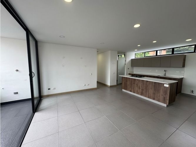 Apartamento de 3 alcobas en arriendo en El Poblado, Medellín, 130 m² · foto 4 de 19