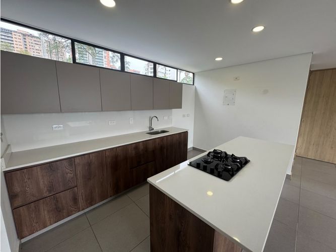 Apartamento de 3 alcobas en arriendo en El Poblado, Medellín, 130 m² · foto 5 de 19