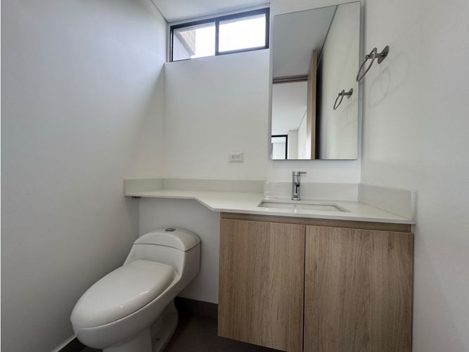 Apartamento de 3 alcobas en arriendo en El Poblado, Medellín, 130 m² · foto 8 de 19