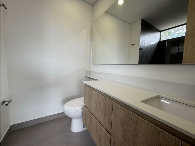 Apartamento de 3 alcobas en arriendo en El Poblado, Medellín, 130 m² · foto 18 de 19