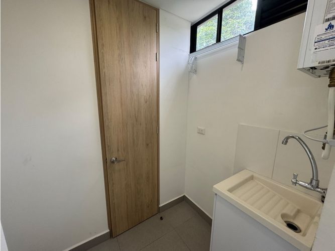 Apartamento de 3 alcobas en arriendo en El Poblado, Medellín, 130 m² · foto 19 de 19