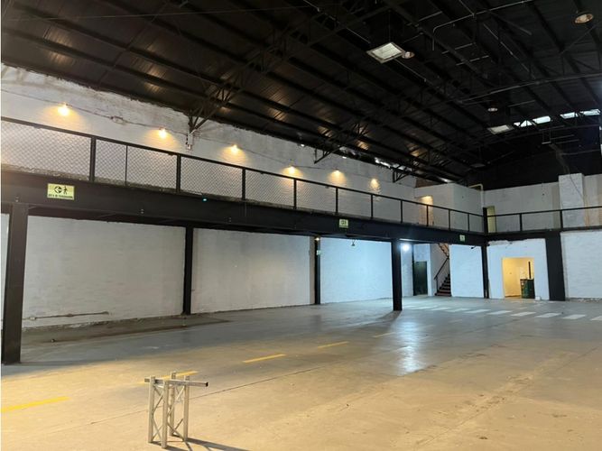 Bodega en arriendo en Acopi, Cali, 874 m² · foto 2 de 10