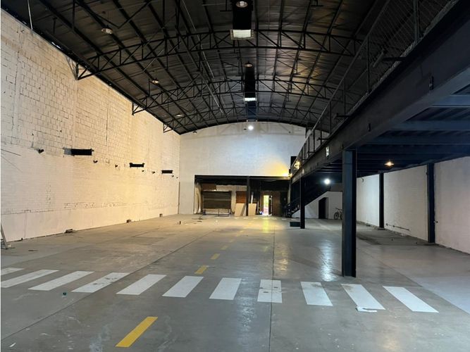 Bodega en arriendo en Acopi, Cali, 874 m² · foto 3 de 10