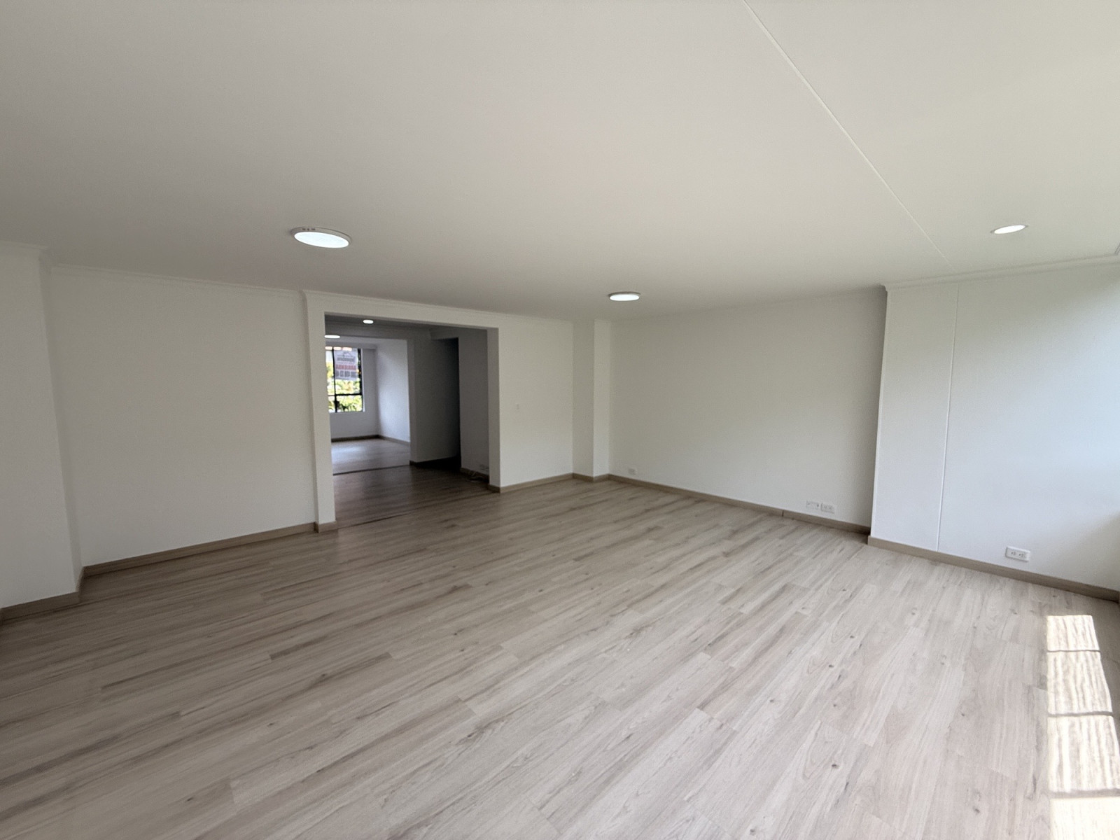Apartamento en arriendo en Las Lomas No.1, Medellín · foto 3 de 18