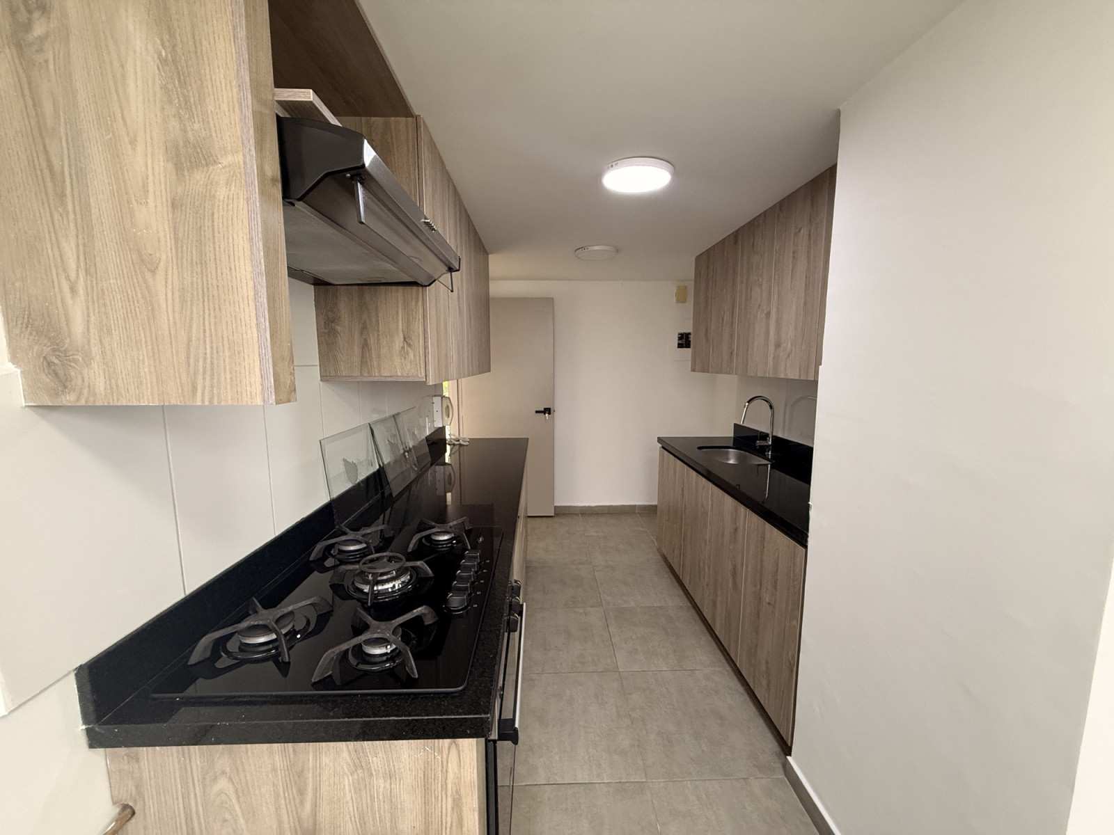 Apartamento en arriendo en Las Lomas No.1, Medellín · foto 7 de 18