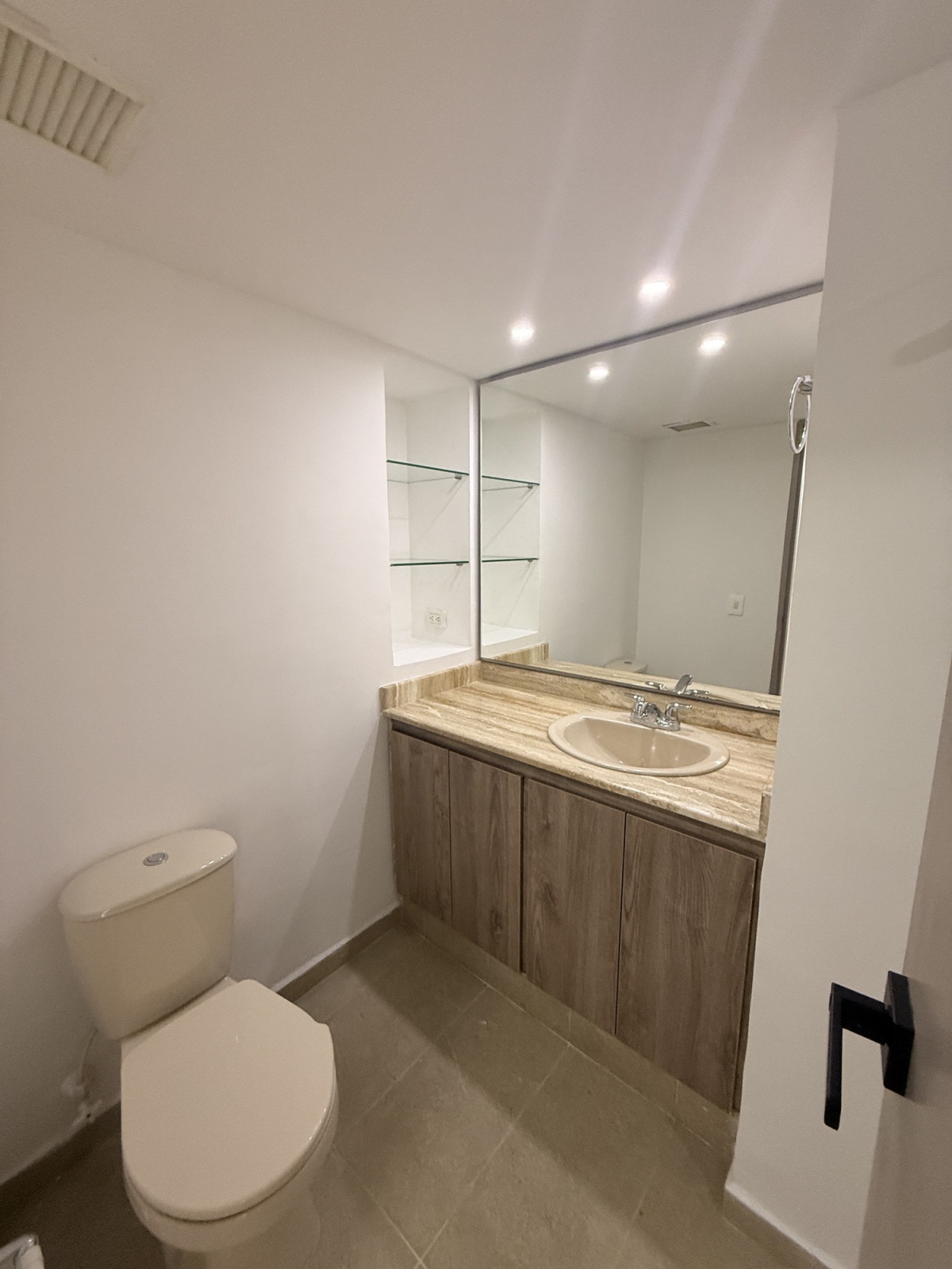 Apartamento en arriendo en Las Lomas No.1, Medellín · foto 10 de 18
